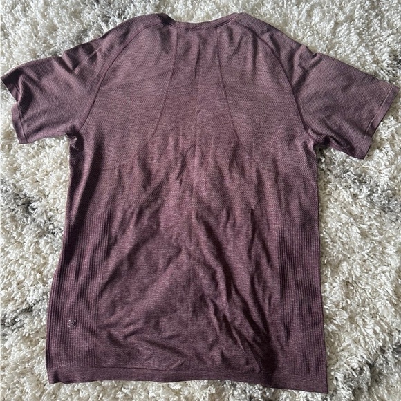 Lululemon Metal Vent Tech Short Sleeve Black Cherry / Black Cherry - Picture 2 of 3